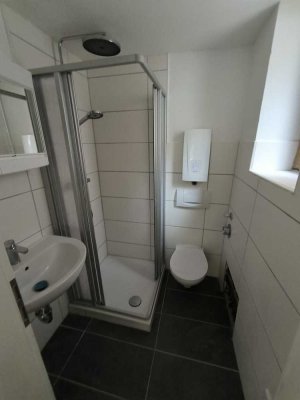 Möblierte 2-Zimmerwohnung BAD+KÜCHE NEU, KLIMAANLAGE