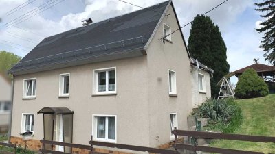 Landhaus mit Garage u. Werkstatt