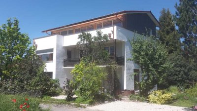 Ortsrandlage: attraktive 3-Zimmer-Wohnung mit Einbauküche und Balkon in Dettingen /Erms