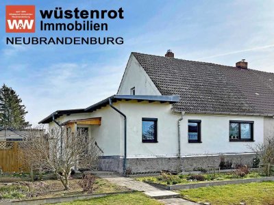 DOPPELHAUSHÄLFTE MIT VIEL AUSBAURESERVE AUF GROSSEM GRUNDSTÜCK MIT GARAGE UND STALL