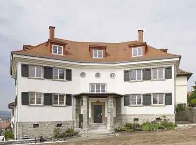Aussichtsreiche Altbauwohnung mit Einbauküche - kernsaniert