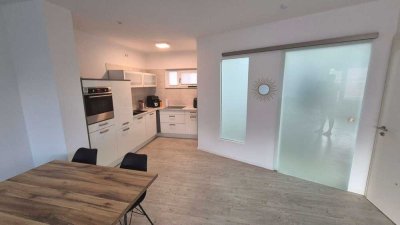 Wohnen direkt am See! Hochwertige 2-Zimmer-Wohnung mit Einbauküche, Balkon und Fahrstuhl