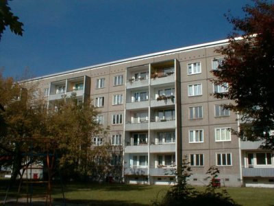 Kleine gemütliche 2-Raum-Wohnung mit Einbauküche
