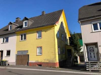 PREISREDUZIERUNG! Modernisierungsbedürftiges Mehrfamilienhaus in Tettau *PROVISIONSFREI* zu erwerben