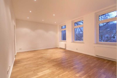 Sanierte lichtdurchflutete ruhige Altbauwohnung in zentraler Lage