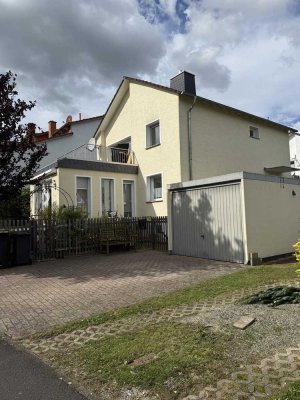 Massives Einfamilienhaus mit Garage in gesuchter Lage von Baunatal Großenritte