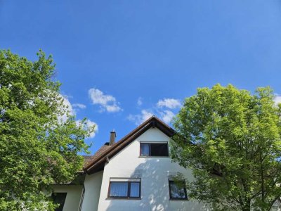 Hübsches DG-Apartment in Ottersweier, Küchenzeile, Bad mit Wanne, Keller, Fahrradraum, Parkplatz