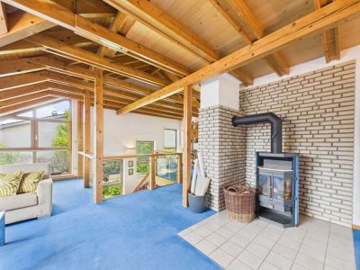 Zentrumsnah & dennoch ruhig | Gepflegtes Einfamilienhaus mit viel Holz & noch mehr Charme
