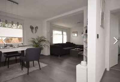 Modernes Reihenendhaus mit großzügigem Grundstück und hochwertiger Ausstattung