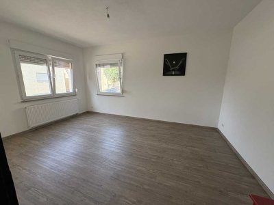 3-Zimmer-Erdgeschosswohnung mit Garten, Stellplatz und Gewölbekeller
