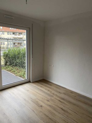mio: 2-Zimmer Wohnung mit neuer Einbauküche und Terrasse! BRD C08