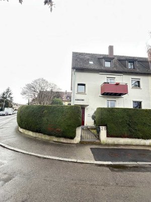 Schöne, außergewöhnliche DG-SINGLE-Whg. Tolle Aussicht EBK, Bad, eigener GARTENANTEIL