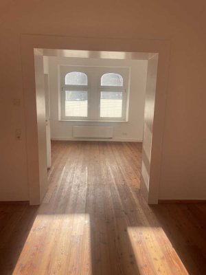 80m2 Altbauwohnung ab 01.11. in direkter Nähe zum Bunten Garten