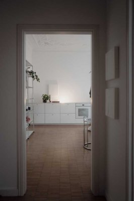 Altbauwohnung mit Stuck im Belgischen Viertel – 2 Zimmer, 50 qm, 4. OG