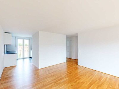 Hervorragende Anbindung und ruhige Lage: 4 Zimmer mit Balkon zum grünen Innenhof