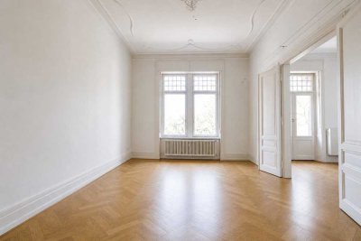 Elegante Beletage im Stilaltbau mit zwei Balkonen