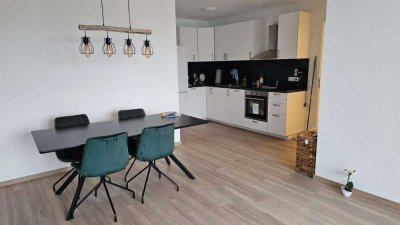 3 helle Zimmer, Fußbodenheizung, Einbauküche und Balkon: schöne 3-Zimmer-Wohnung in Berlin