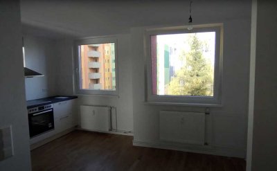 Helle 2-Zimmer Wohnung mit Balkon im 4. OG in Berlin-Marienfelde