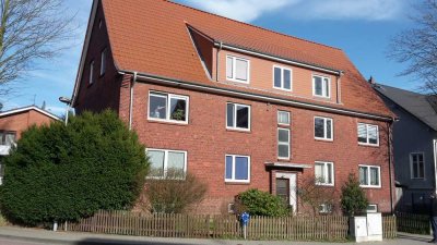 Schöne 3,5-Zimmer-Hochparterre-Wohnung mit geh. Innenausstattung mit Balkon und EBK in Stade