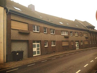 Renovierte 2 ZKDB Dachgeschosswohnung