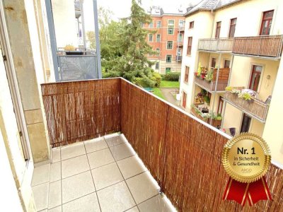 Renovierte Wohnung mit Balkon und neuer Einbauküche in praktischer Lage