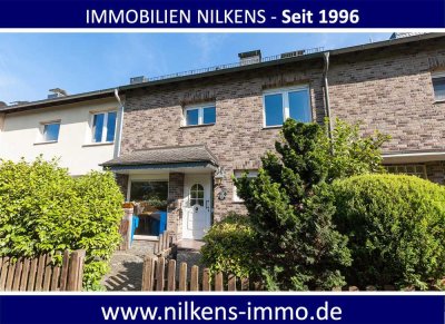 Sofort frei! Schickes Einfamilien-Reihenmittelhaus mit Sonnenbalkon und Tiefgaragen - Stellplatz