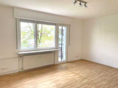 Sehr gepflegte, helle 2-Zimmer-Wohnung mit Balkon in begehrter Lage, Offenbach-Bieber