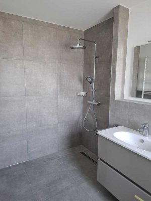Erstbezug moderne Doppelhaushälfte mit Garage