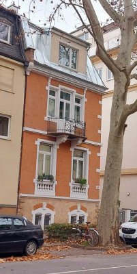 Helle 2-Zimmer Altbau Wohnung mit Balkon in Sachsenhausen-Nord