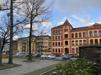 2 Raum-Wohnung in Stadtfeld in einer alten Schule