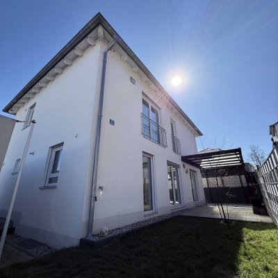 Modernes Einfamilienhaus mit Garten und Garage