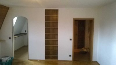 Schöne und gepflegte 2,5-Zimmer-DG-Wohnung in Bonn für 2 Personen