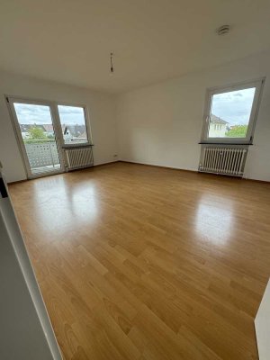 3 Zimmerwohnung mit EBK und Balkon in Gelnhausen Meerholz