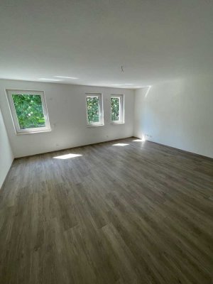 Attraktive und neuwertige 3-Zimmer-Wohnung mit gehobener Innenausstattung & Balkon in Apolda