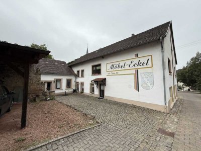 Großzügiges Anwesen mit ELW in Offenbach-Hundheim