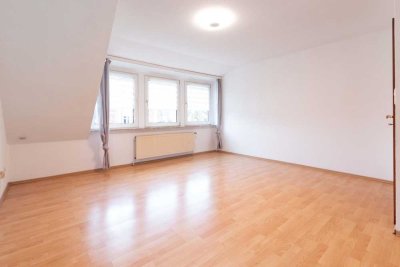 Charmante 2-Zimmer-DG-Wohnung mit EBK – ideal für Singles oder Paare