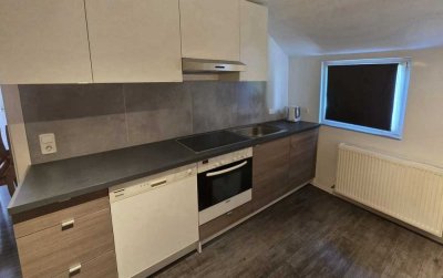 Ansprechende und vollständig renovierte 3-Raum-DG-Wohnung in Eltville am Rhein