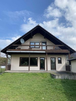 Zweifamilienhaus in Rösrath-Forsbach mit Garten, großer Terrasse und überdachtem Balkon