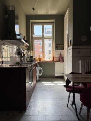 Teilmöblierte Traumwohnung mit Balkon, zwei Bädern und viel Charme