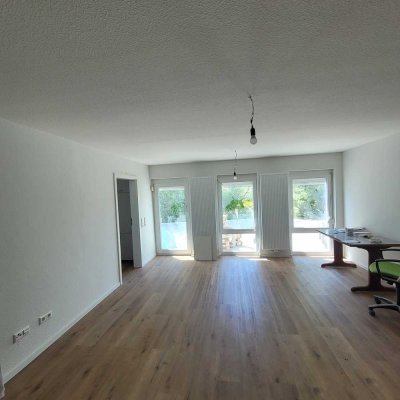 Stilvolle 1-Zimmer-Wohnung mit Terrasse und Einbauküche in Römerstein