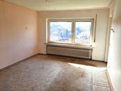 Zweifamilienhaus auf geräumigem Grundstück – ideal für individuelle Nutzungsmöglichkeiten.