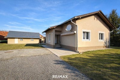 Solides Einfamilienhaus mit Entwicklungspotenzial in ruhiger Lage in Weitendorf