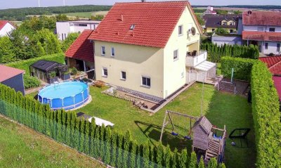 „Zuhause für zwei Generationen – idyllisches Familiennest in Greßthal mit idealer Verkehrsanbindung