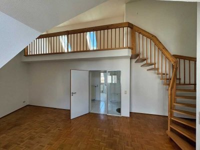 Charmante 2-Zimmer-Maisonette im Dachgeschoss in begehrter Lage von Söflingen an der Endhaltestelle.