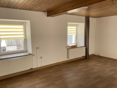 Wohnhaus und Garage im Stadtzentrum, mit großer Sonnenterrasse in ruhiger Lage!
