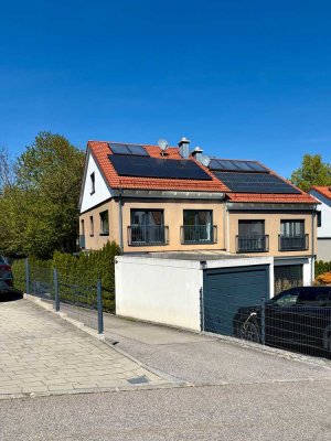 Stilvolle Doppelhaushälfte mit PV-Anlage in ruhiger Lage am Moniberg