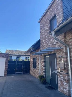 Großzügiges 7-Zimmer Einfamilienhaus mit Garten, Terrasse & Garage in Xanten