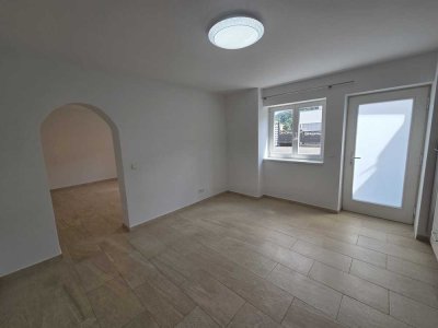 2 Zi.-Whg mit riesen Terrasse im sanierten Denkmal