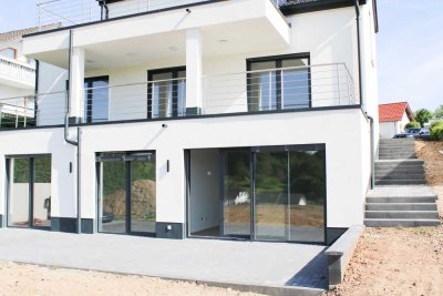 Erstbezug nach Neubau 3-Zimmerwohnung mit Terrasse und Garten