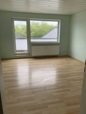 Sanierte 3,5 Zi.-DG-Whg. mit sonnigem Balkon
